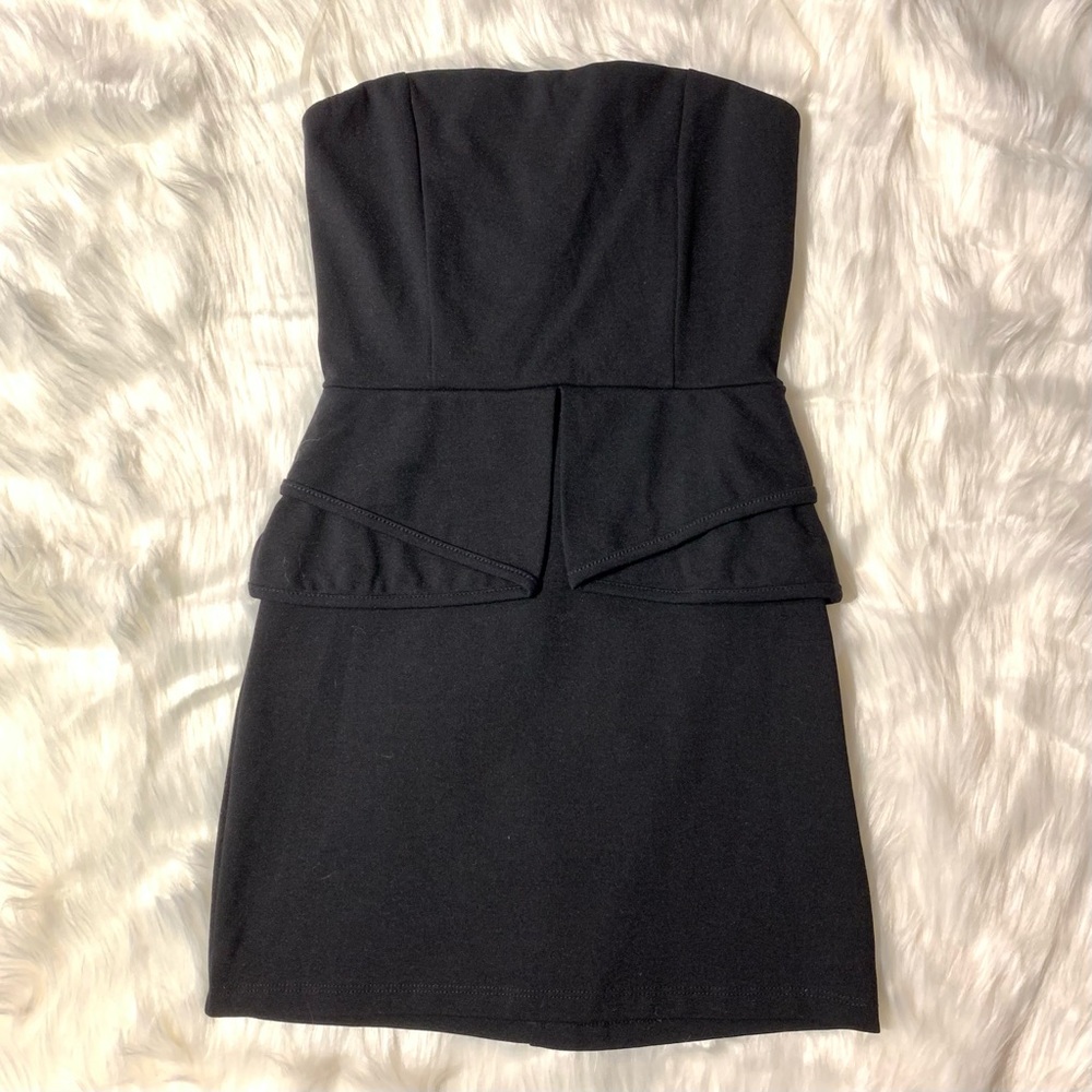 *SOLD* NWOT Lulu’s Step by Pep Black Peplum Dress - Picture 4 of 10
